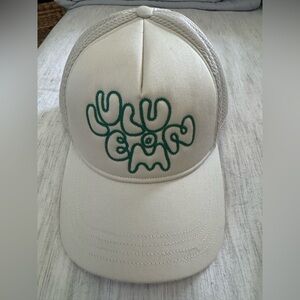like new lululemon trucker hat *wordmark* size S/M